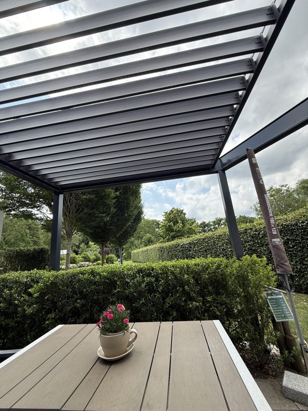 Terrassenüberdachung mit Lamellendach